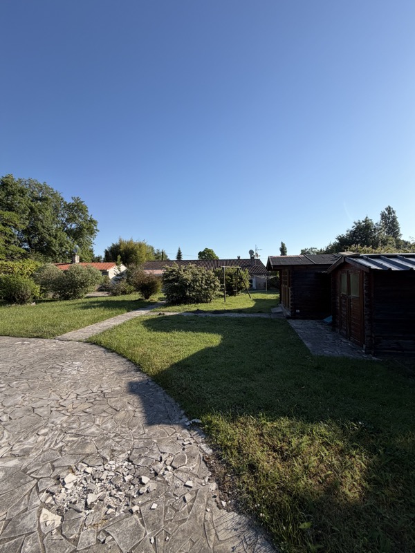 Jardin et chalet